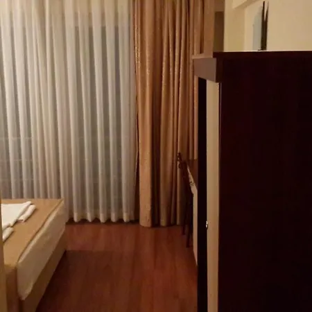 Faik Hotell *