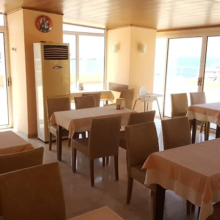 Faik Hotell Çeşme